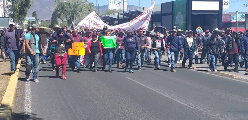 Manifestantes de Ixmiquilpan, agresivos se manifiestan en vialidades de Pachuca