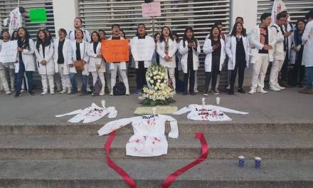 Estudiantes de Puebla se manifiestan tras asesinatos de tres compañeros