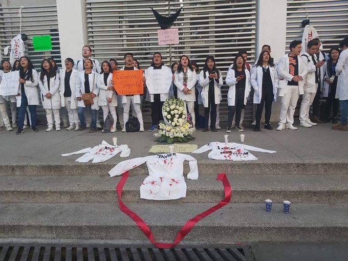 Estudiantes de Puebla se manifiestan tras asesinatos de tres compañeros
