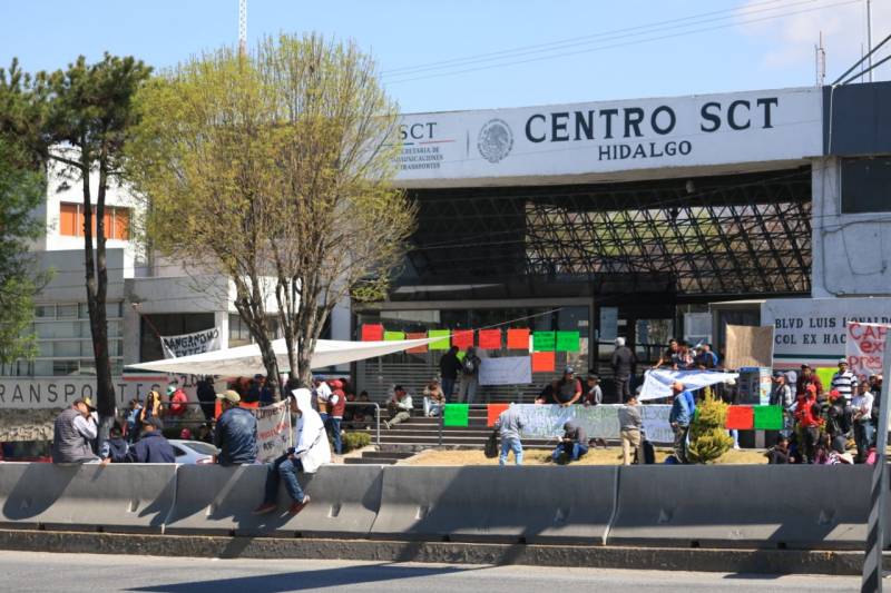 Nuevamente vecinos de Ixmiquilpan toman la SCT y bloquean bulevar Colosio