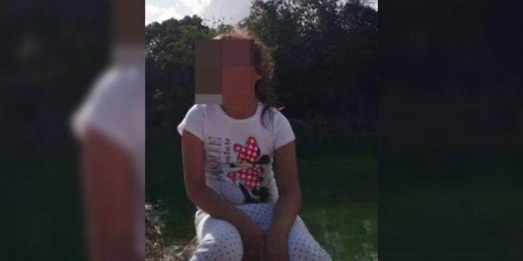 Muere niña de 8 años, su madrastra la obligaba a tomar ácido