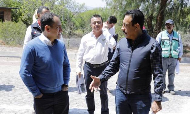 Arturo Herrera y Omar Fayad supervisan obras en el Valle del Mezquital