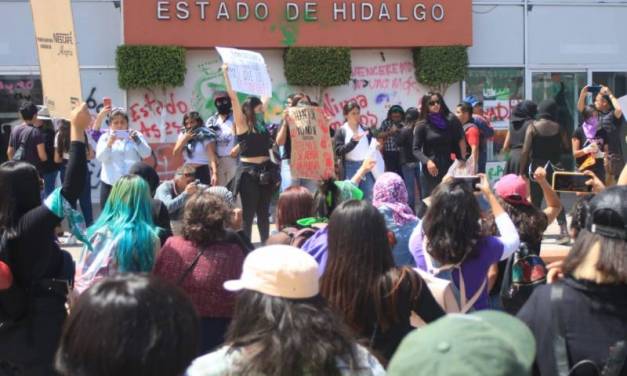 Cientos de mujeres realizan marcha en Pachuca por el 8 de Marzo