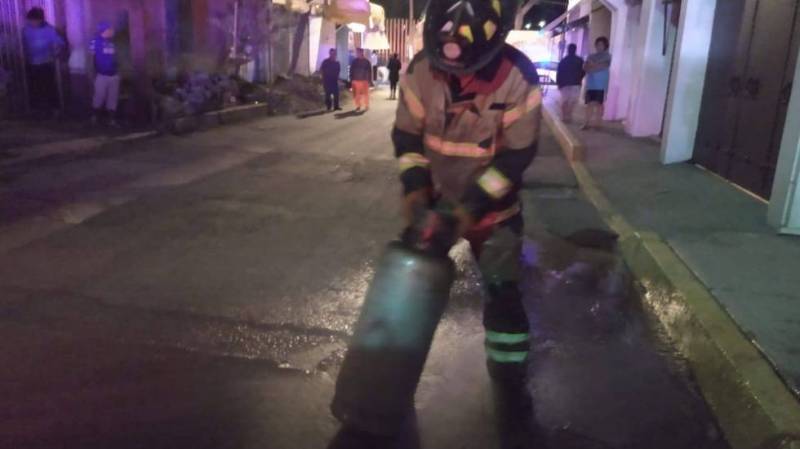 Explosión por acumulación de gas deja 8 heridos en Tláhuac