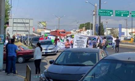 Personal del IMSS Tulancingo bloquea carretera, demandan insumos