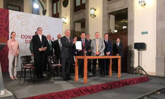 Amlo firma convenio con hospitales privados para hacer frente a pandemia de COVID-19