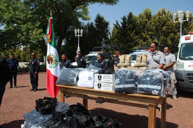 Personal de Seguridad Pública y PC de Villa de Tezontepec recibe equipamiento