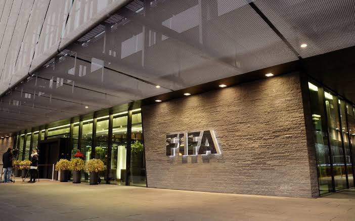 FIFA pide alargar contratos para quienes habían firmado hasta la fecha de fin de temporada