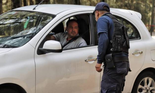 Policías tratan de concientizar a la población