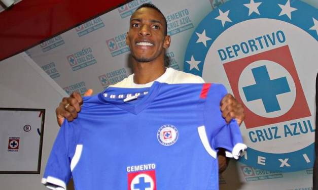 Umbro trolea a Cruz Azul por borrar su logo en fotografía