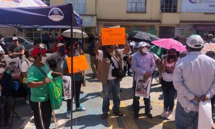 Comerciantes informales piden apoyos a Raúl Camacho