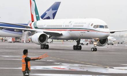 Avión presidencial regresa a México