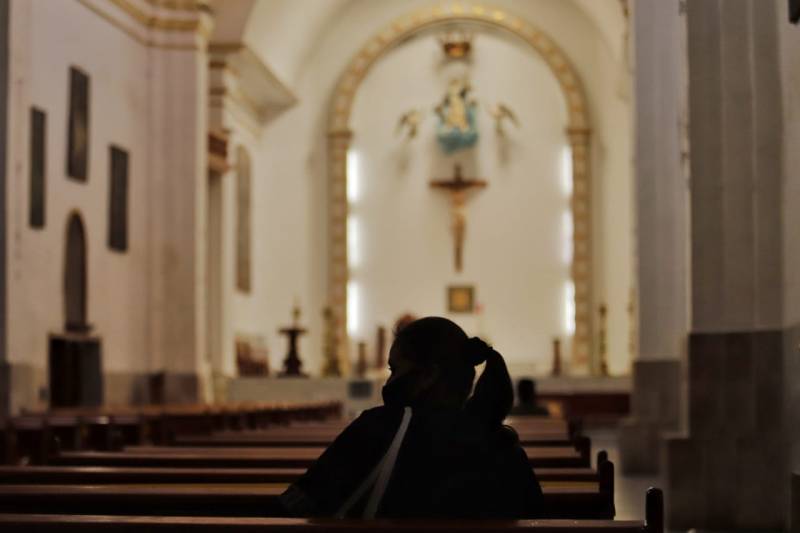 Templos católicos continuarán abiertos con aforo del 15 %