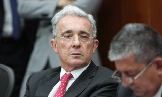 Ordenan detención domiciliaria del expresidente de Colombia Álvaro Uribe