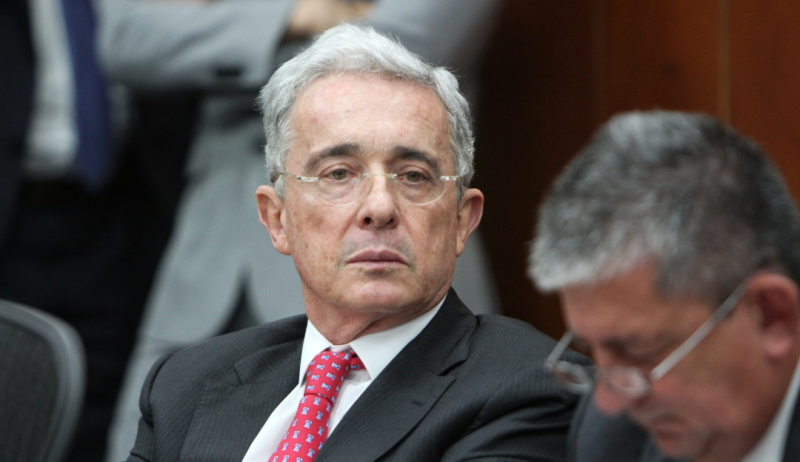Ordenan detención domiciliaria del expresidente de Colombia Álvaro Uribe
