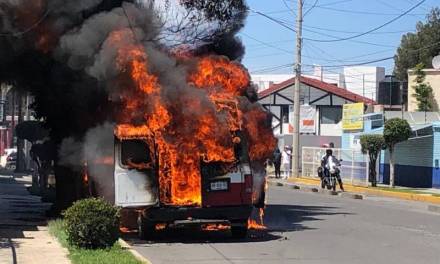 Se incendia ambulancia en Pachuca