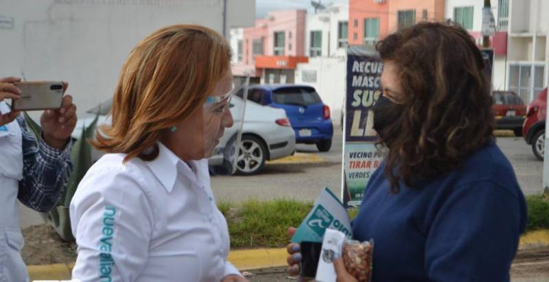Dulce María Sánchez sostienen encuentro con comerciantes