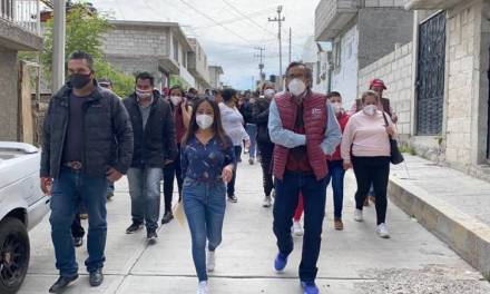Pablo Vargas recorre colonias populares de Pachuca