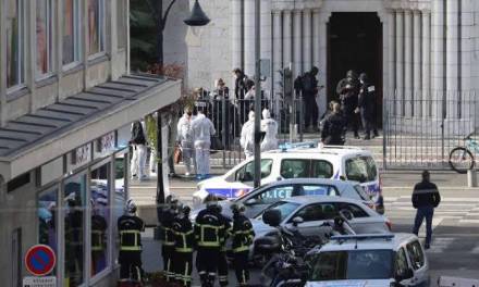 Ataque con arma blanca deja tres muertos en Francia