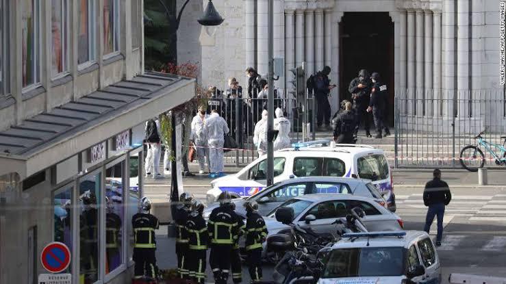 Ataque con arma blanca deja tres muertos en Francia