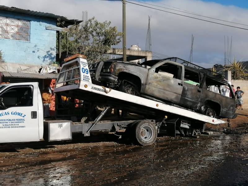 Se incendia camioneta cargada de huachicol