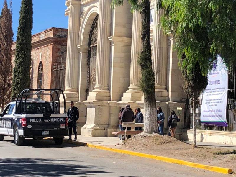 Panteón de Pachuca cerrado y vigilado por la policía para evitar visitantes