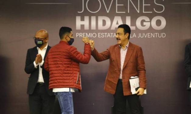 Entrega reconocimientos a las y los ganadores del Premio Estatal de la Juventud