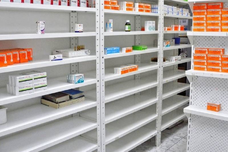 Advierten desabasto de medicamentos durante administración de AMLO