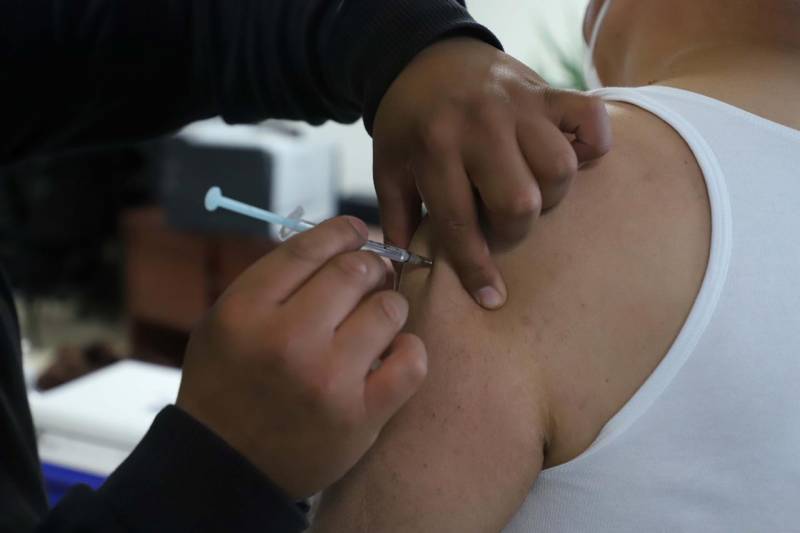 Continúa aplicación de vacunas contra la influenza en Hidalgo