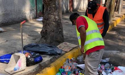 Tiran hasta 25 cubrebocas diarios en calles de Pachuca