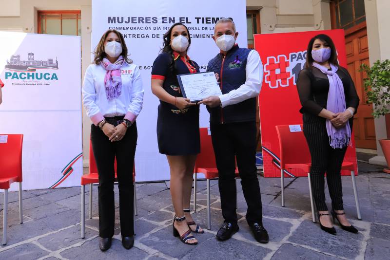 Ayuntamiento de Pachuca entrega reconocimientos a mujeres