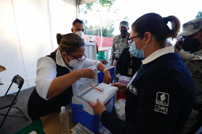 Prevén vacunar hasta 300 mil personas diarias en México
