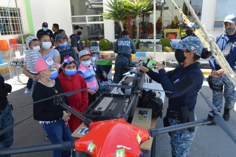 Policía Estatal entrega lote de material reciclado para tratamientos de niños con cáncer