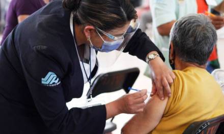 Inicia segunda fase de vacunación en la región Otomí-Tepehua.