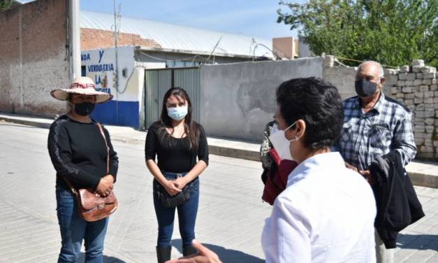 Rocío  Sosa da a conocer propuestas en toque de puertas