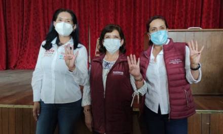 Luz Rubio, Elvia Sierra y Lidia García se reúnen con jubilados electricistas