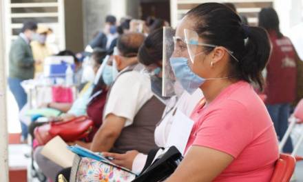 Vacunan al 35% del personal educativo de Hidalgo en el primer día
