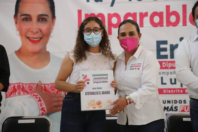 Sella Erika Rodríguez pacto en favor de la juventud