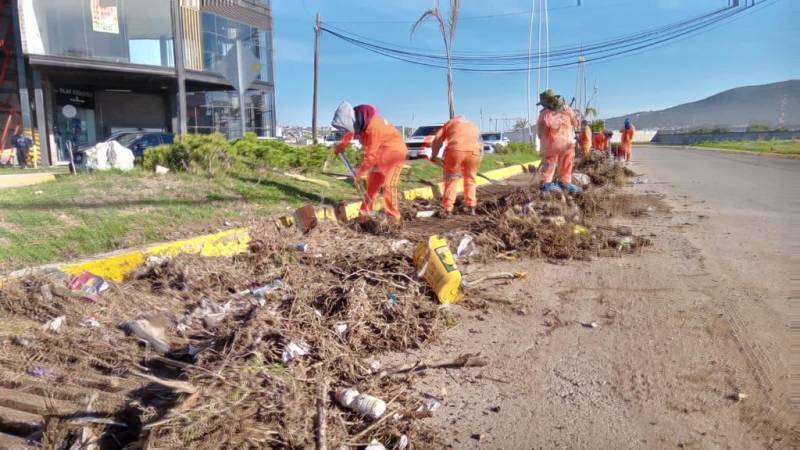 Sopot realiza trabajos de limpieza en vialidades principales del estado