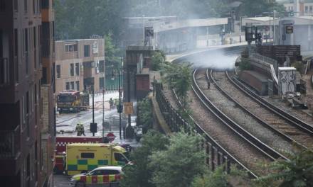 Dos heridos tras incendio y explosión en el Metro de Londres