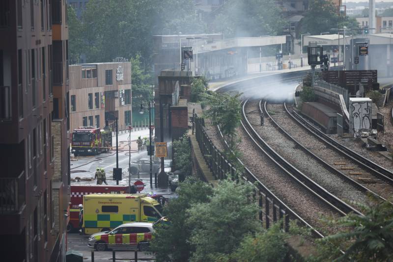 Dos heridos tras incendio y explosión en el Metro de Londres