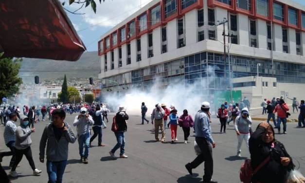 Cuatro heridos, saldo de enfrentamiento entre policías y manifestantes