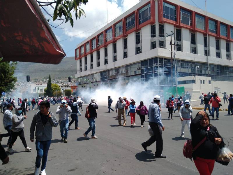 Cuatro heridos, saldo de enfrentamiento entre policías y manifestantes