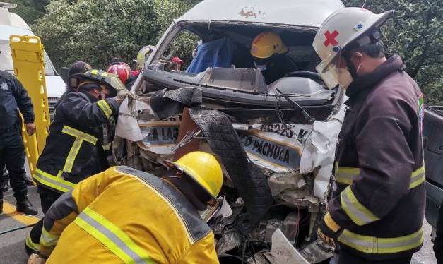 Se registra accidente de Urvan en Mineral del Monte