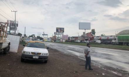 Taxistas liberan vialidades en Pachuca y en varios puntos del estado