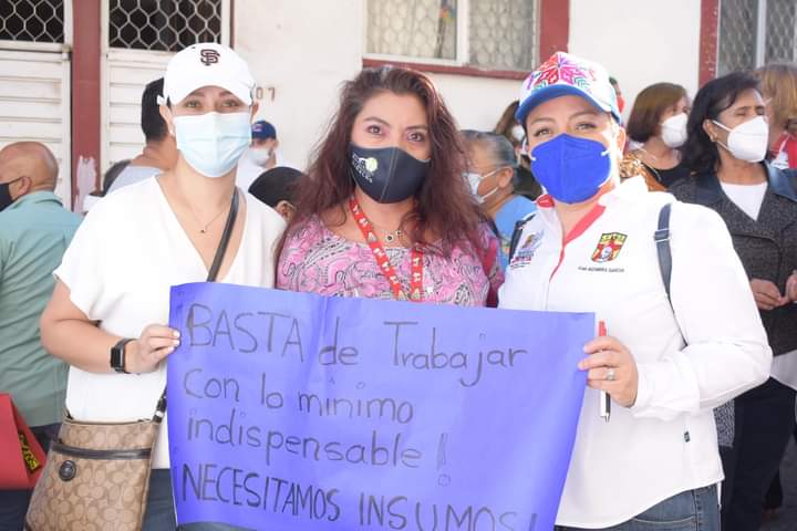 Trabajadores protestan ante el desabasto de insumos y medicamentos para brindar atención