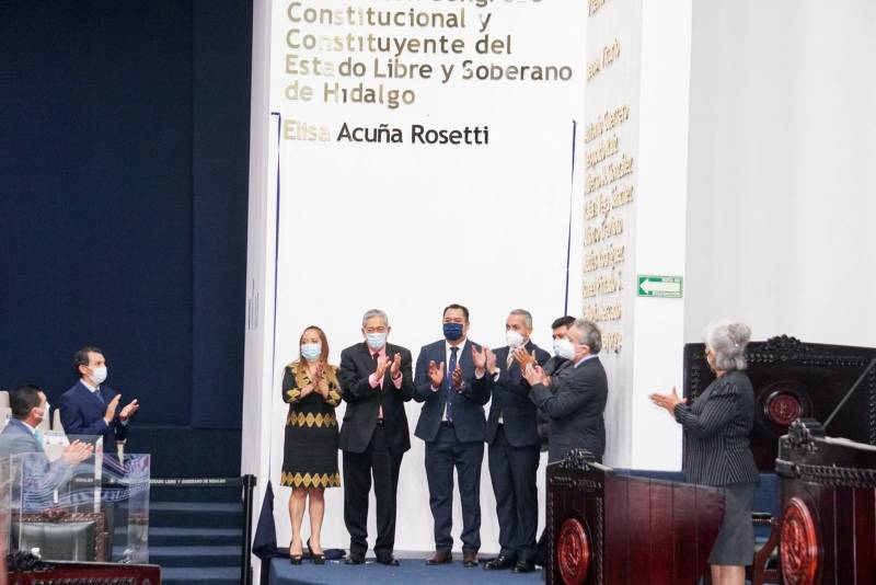 Develan el nombre de Elisa Acuña Rosetti, en el Muro de Honor del Congreso local