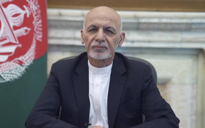Presidente de Afganistán abandona su país por avance talibán