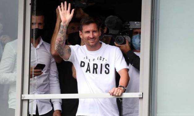 Messi causa furor en su llegada a París