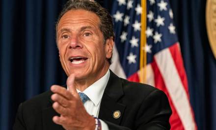 Renuncia gobernador de Nueva York tras 11 denuncias por acoso sexual